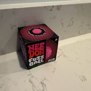 NeeDoh Fuzz Ball - Pink